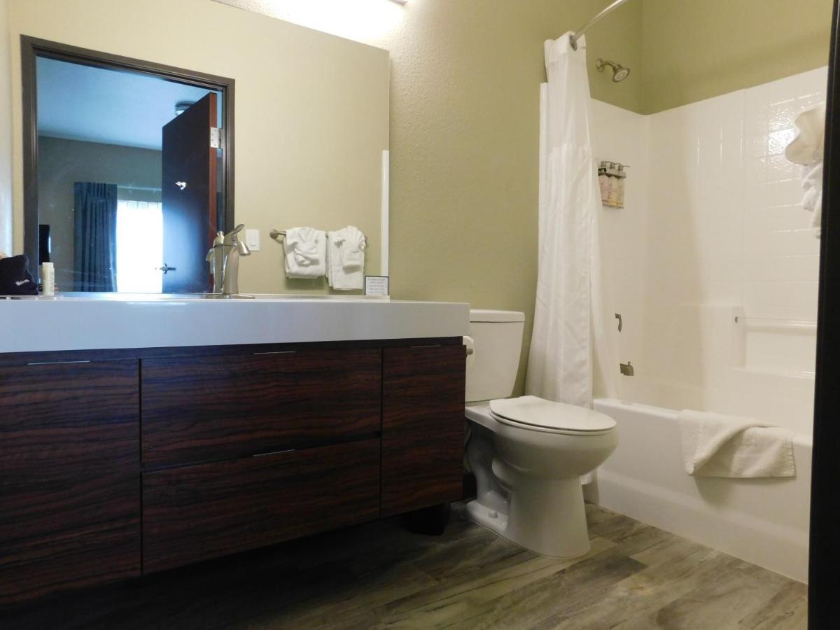Deluxe Suite,979568398:JPEG