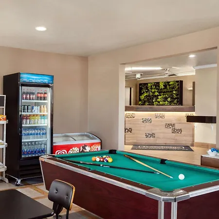 Travelodge By Wyndham Lake Havasu-3